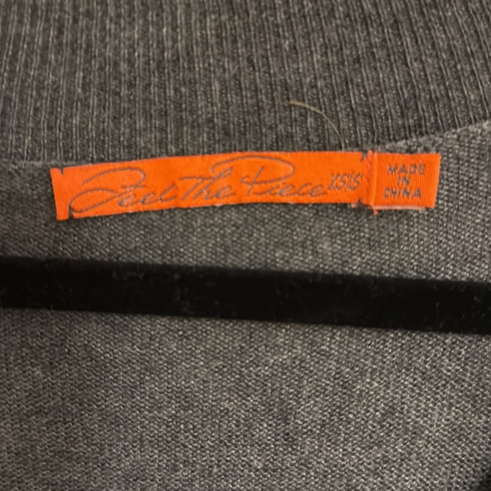 Feel the Piece XS/S Charcoal Grey V neck sweater with thumb holes Fit a Med too - Picture 4 of 6